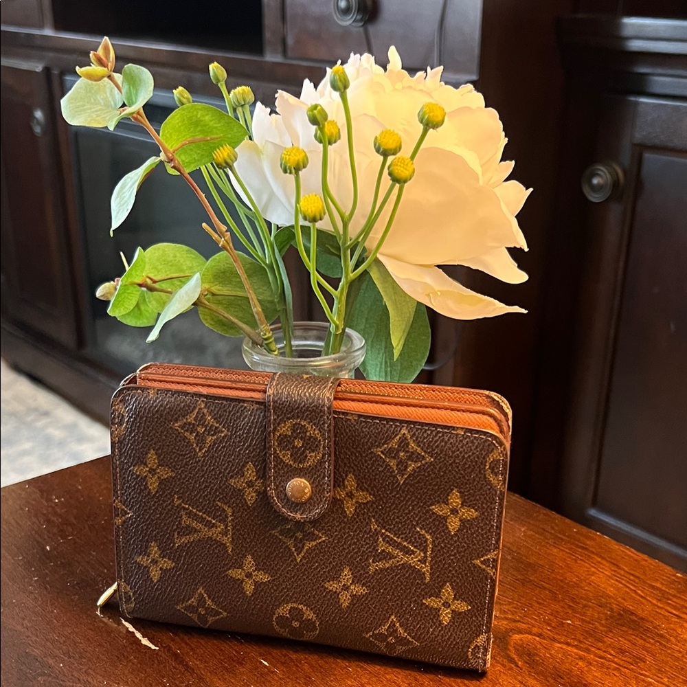 Authentic Vintage Louis Vuitton Monogram Card Wallet - Picture 3 of 17